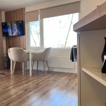 Apartment Black Cat *